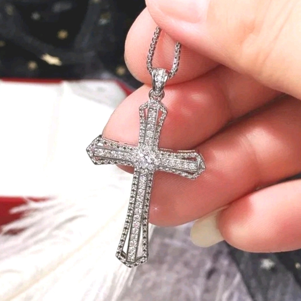 14K White Gold Plated In 1.20Ct Simulated Diamond Cross Pendant Necklace 45cm - Picture 9 of 15